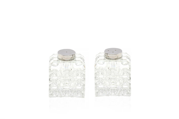 SALT & PEPPER