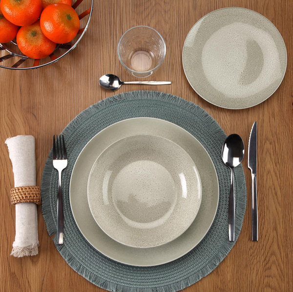 DINNERWARE SET
