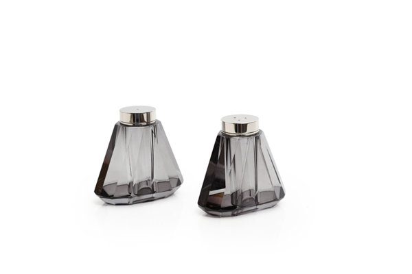 SALT & PEPPER